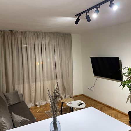 Cozy Apartment, In The Center Of Tiranë Luaran gambar