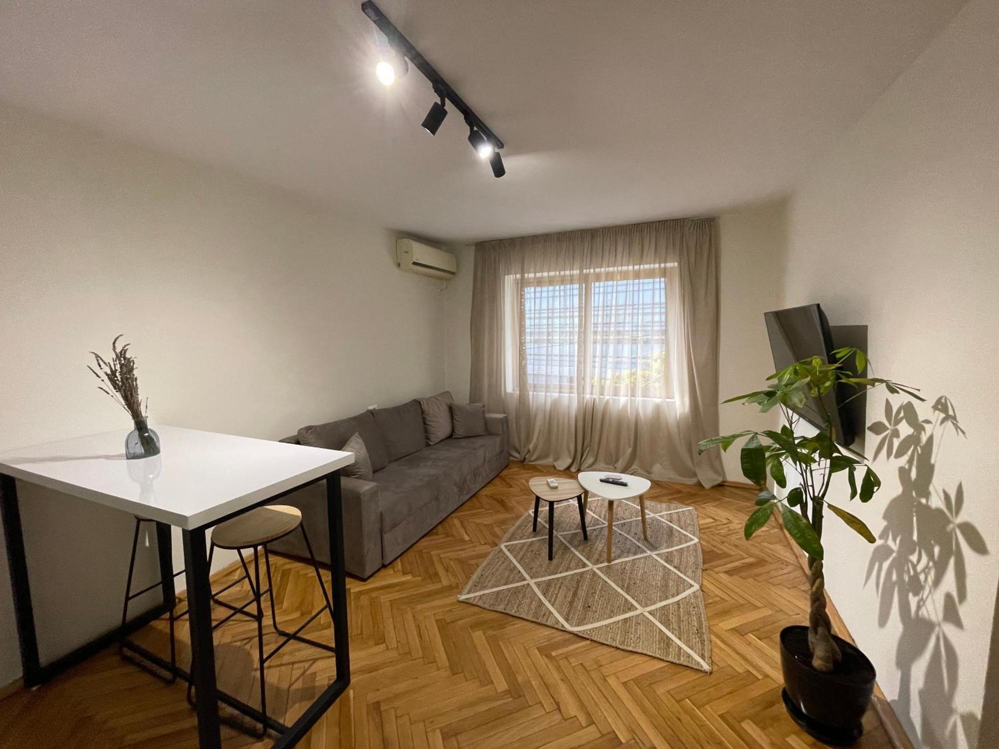 Cozy Apartment, In The Center Of Tiranë Luaran gambar