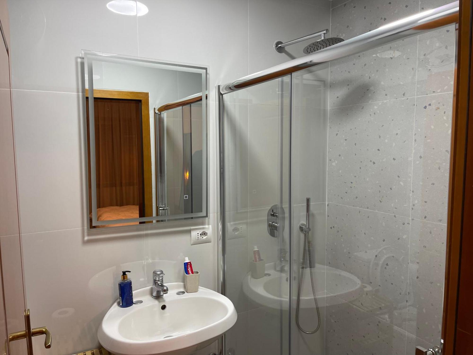 Cozy Apartment, In The Center Of Tiranë Luaran gambar