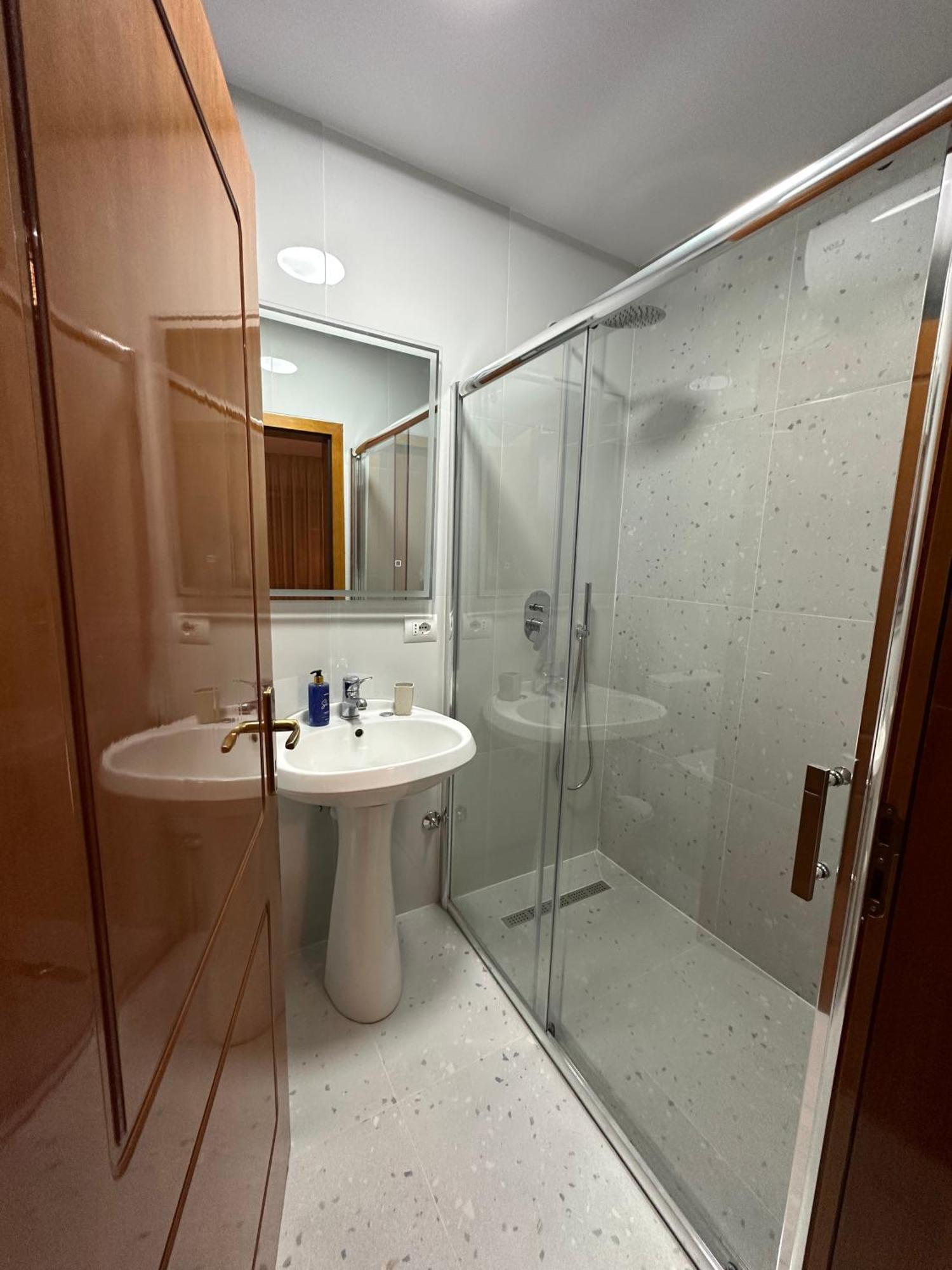 Cozy Apartment, In The Center Of Tiranë Luaran gambar