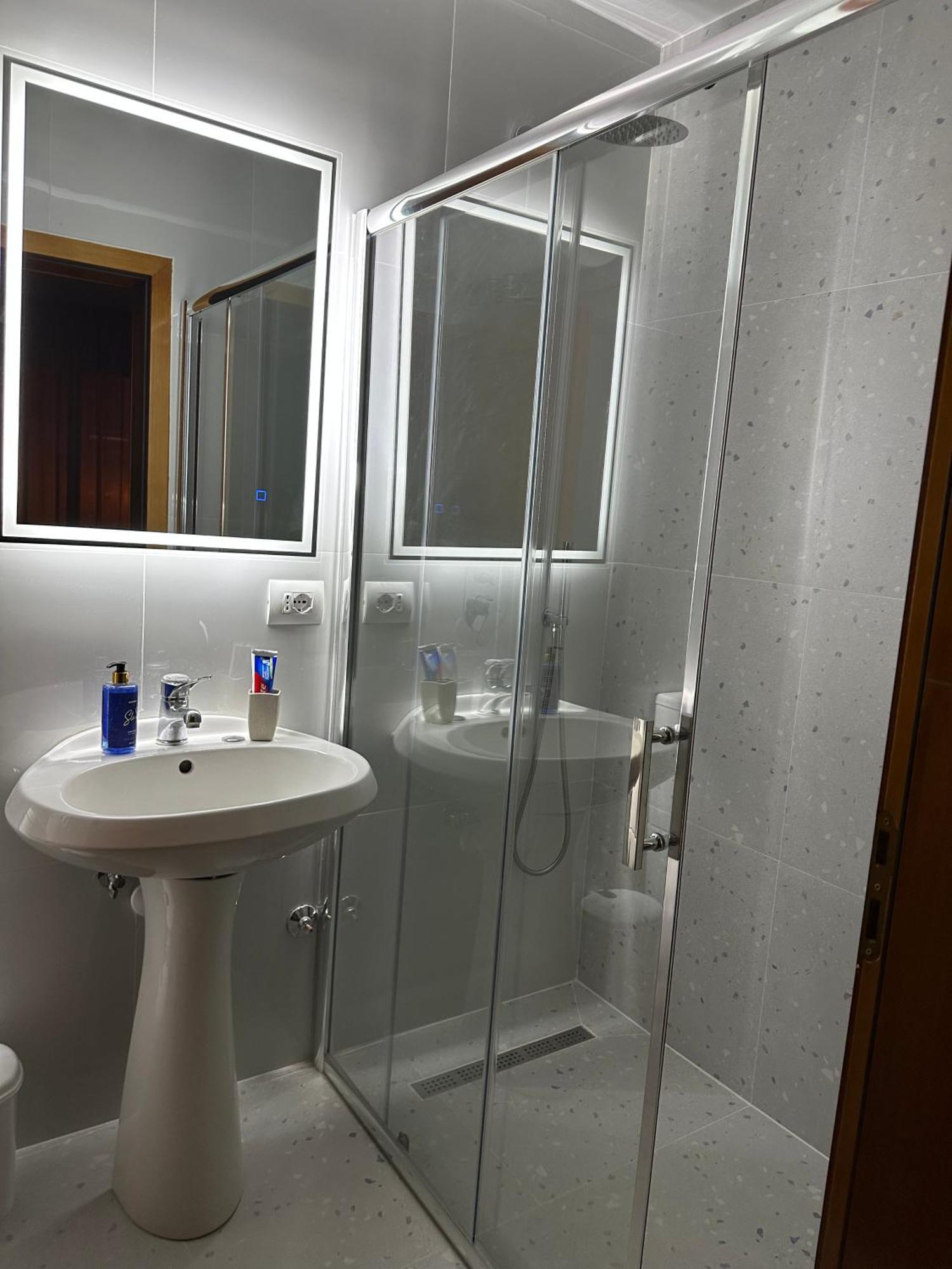 Cozy Apartment, In The Center Of Tiranë Luaran gambar